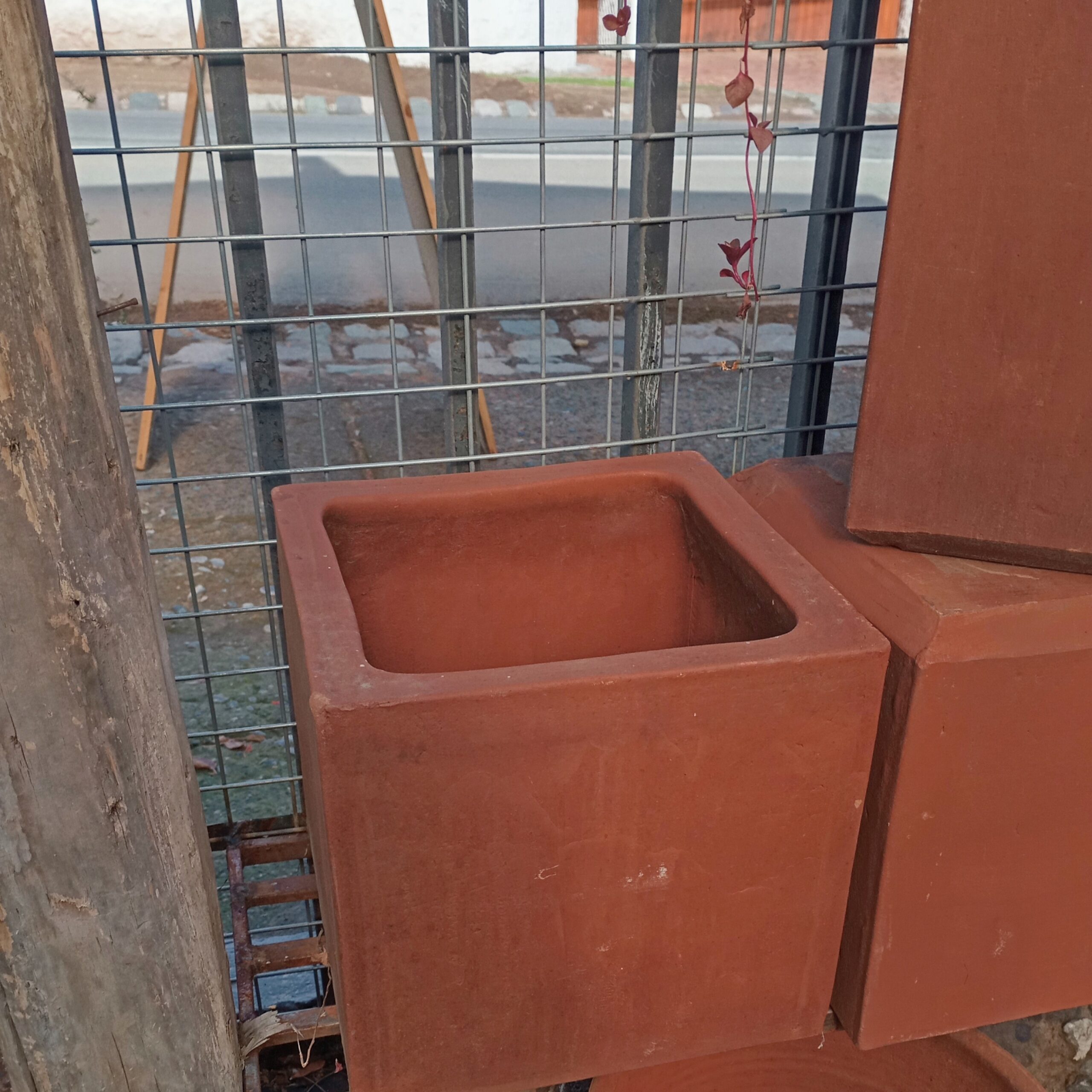 MACETA CUADRADA 30 X 30 CM.